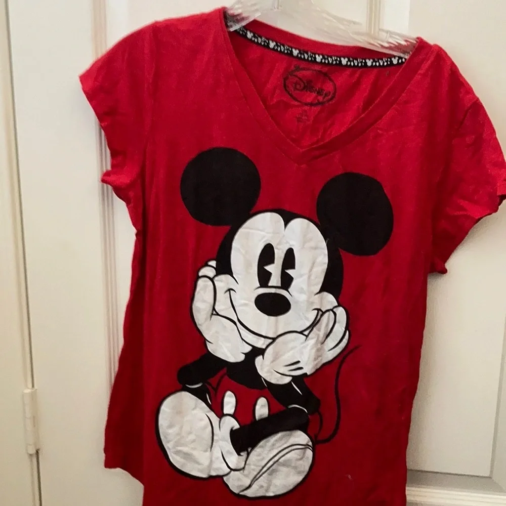 FINAL MARKDOWN Girls Disney tee large